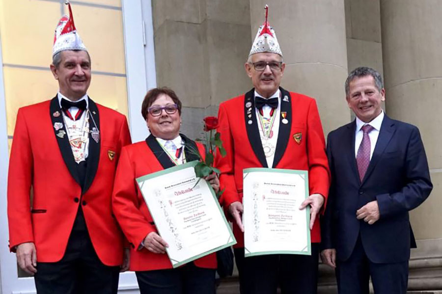 Auszeichung mit Bürgermeister von Gerlingen mit dem FFC Gerlingen 2018 vor dem neuen Schloss in Stuttgart