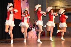 Bühnenauftritt der Elferratsgarde vom Frohen Faschingsclub Gerlingen auf der Inthronisation 2024