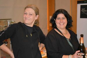 Gute Laune an der Sektbar