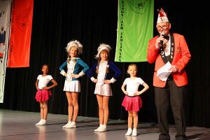 Solisten auf der Bühne mit Siggi Mayer