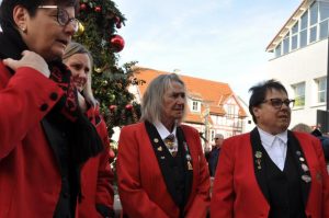 Unsere Vorstandschaft bei der Maskentaufe am Urbanbrunnen