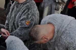 Maskentaufe am Urbanbrunnen