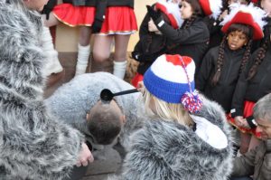 Maskentaufe 2025 am Gerlinger Urbanbrunnen