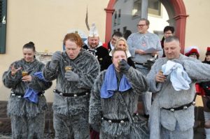 Traditionsreicher Trunk am Gerlinger Urbanbrunnen