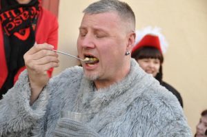 Leckere Maskentaufe 2025 am Gerlinger Urbanbrunnen