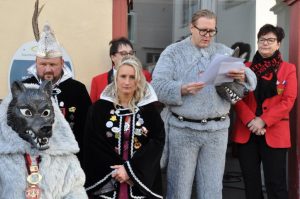 Daniel Pfoo und unser Prinzenpaar bei der Maskentaufe 2025