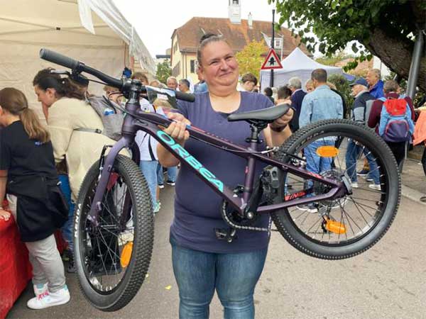 Hauptpreis Kinderfahrrad bei der Losbude am Gerlinger Straßenfest 2025