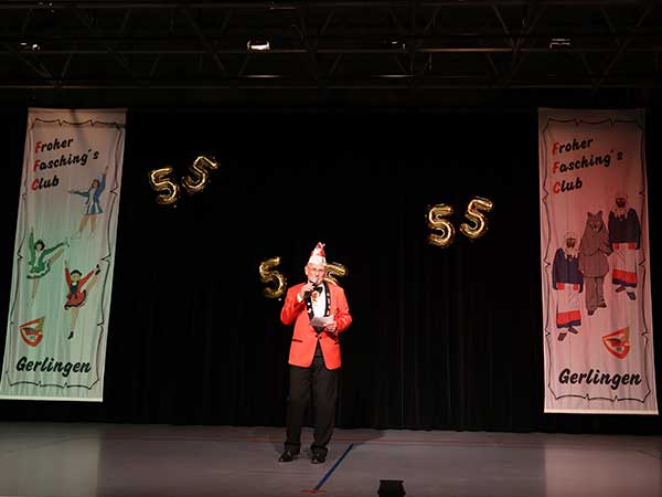 Ehrenpräsident Siggi Mayer als Moderator auf der Inthronisation 2025 vom FFC Gerlingen